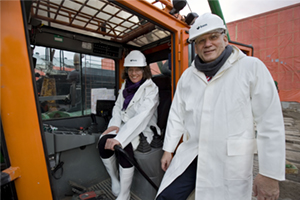 Wethouder Gehrels slaat eerste paal RAI Amtrium